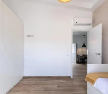 Canada Villa *